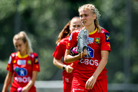 Oline Brekke Fuglem of Røa looks dejected