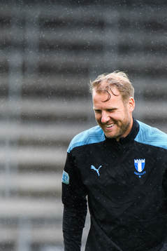 Malmö FFs Ola Toivonen värmer upp