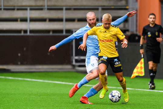 Malmö FFs Jo Inge Berget och Elfsborgs Simon Strand