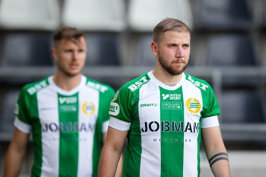 Hammarbys Darijan Bojanic på väg ut till andra halvlek av