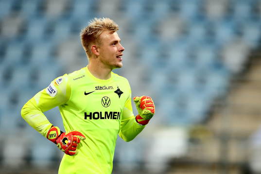 IFK Norrköpings målvakt Isak Pettersson jublar