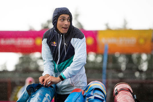 Armand Duplantis of Upsala IF is packing his gear and ends