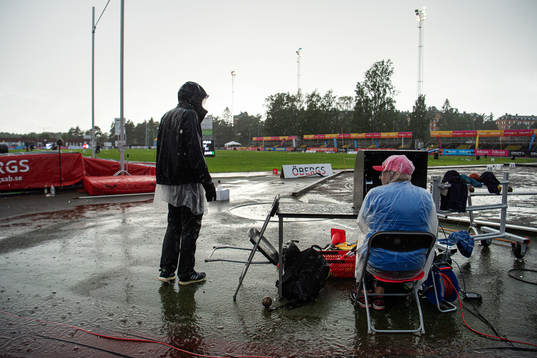 Heavy rain and hail puts the competition to a hold