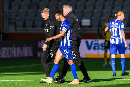 IFK Göteborgs André Calisir lämnar planen