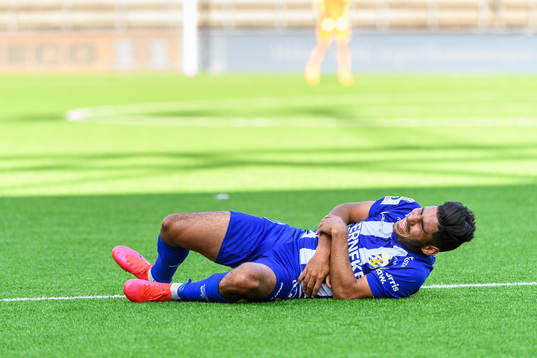 IFK Göteborgs Hosam Aiesh har ont
