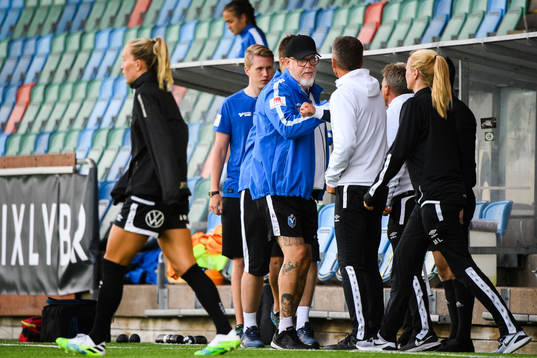 Växjös tränare Maria Nilsson och Göteborgs tränare