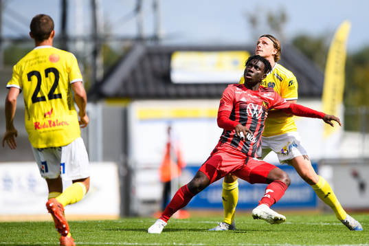 Östersunds Jordan Attah Kadiri  och Falkenbergs Carl
