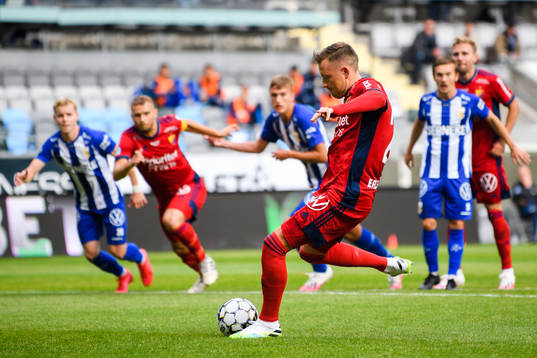 Djurgårdens Fredrik Ulvestad gör 0-1 på straff