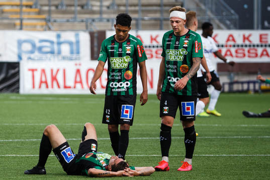 Varbergs Keanin Ayer Boya och Jesper Modig deppar