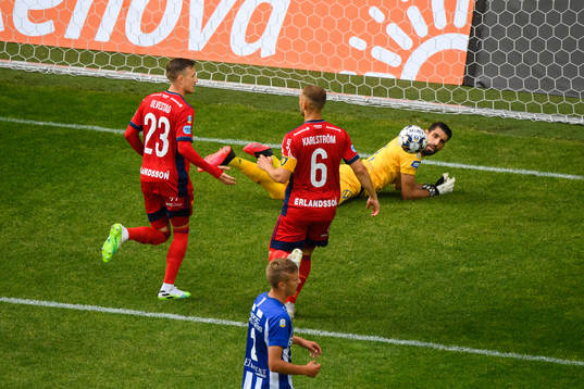 Djurgårdens Fredrik Ulvestad och Jesper Karlström jublar