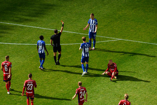 IFK Göteborgs Jesper Tolinsson får rött kort