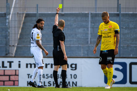 Häckens Leonard Zuta får en varning