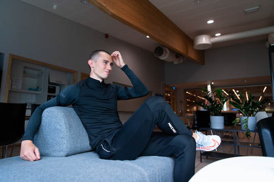Längdhopparen Tobias Montler blir intervjuad