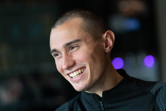 Längdhopparen Tobias Montler blir intervjuad