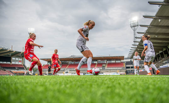 Örebros Ellen Karlsson och Göteborgs Stina Blackstenius