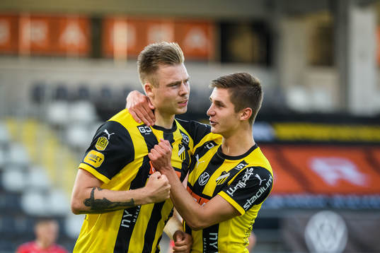 Häckens Alexander Söderlund och Leo Bengtsson jublar