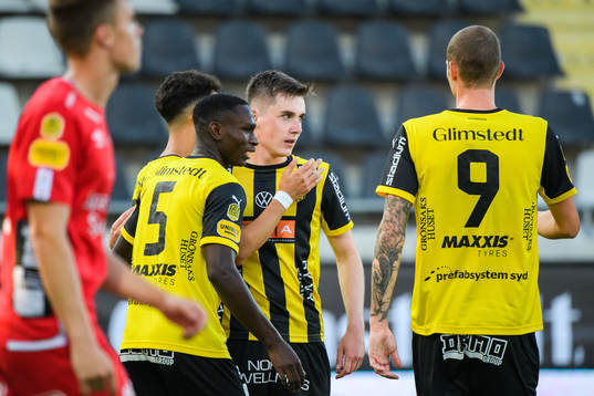 Häckens Patrik Wålemark jublar med Daleho Irandust