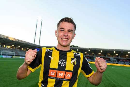 Häckens Patrik Wålemark jublar