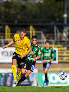 Mjällbys Viktor Agardius och Varbergs Astrit Selmani