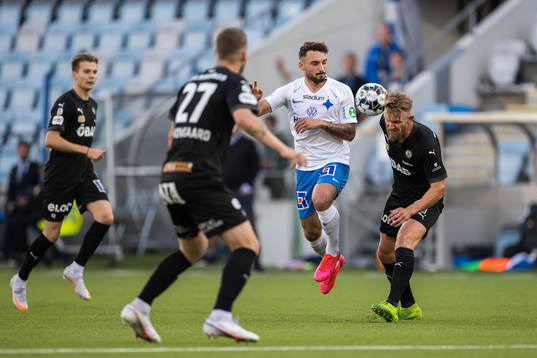 IFK Norrköpings Sead Haksabanovic och Örebros Michael