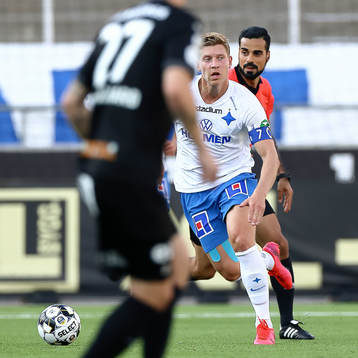 IFK Norrköpings Alexander Fransson och domare Mohammed