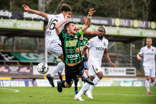 s Robin Tihi och Varbergs Astrit Selmani