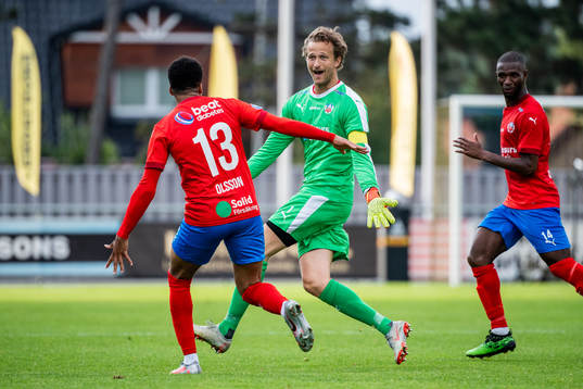 Helsingborgs målvakt Anders Lindegaard jublar