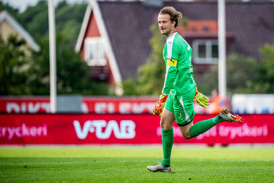 Helsingborgs målvakt Anders Lindegaard jublar