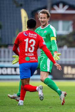 Helsingborgs målvakt Anders Lindegaard jublar