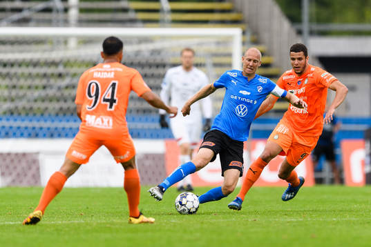 Halmstads Andreas Johansson och AFC Eskilstunas Karim Rossi