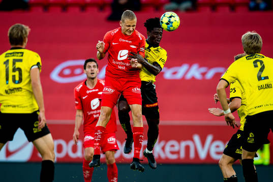 Kristoffer Barmen of Brann and Isaac Twum of Start