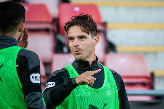 Örebros Nordin Gerzic värmer upp