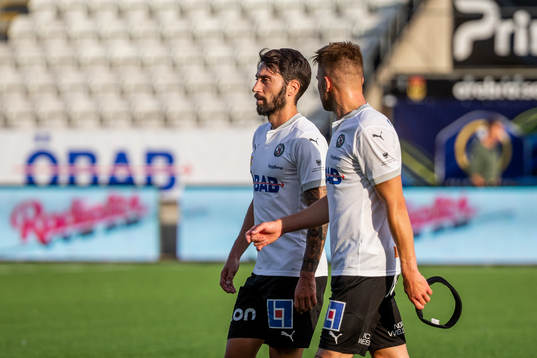 Örebros Nahir Besara och Örebros Erik Björndahl deppar