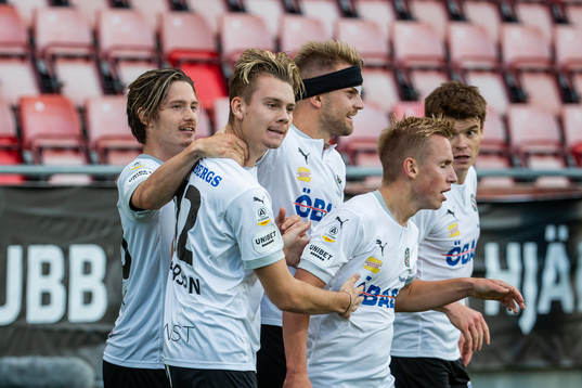 Örebros Jake Larsson gör 3-1 och jublar