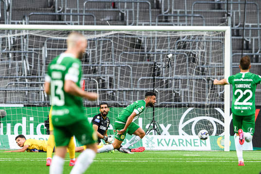 Hammarbys Imad Khalili gör 1-0 bakom IFK Göteborgs