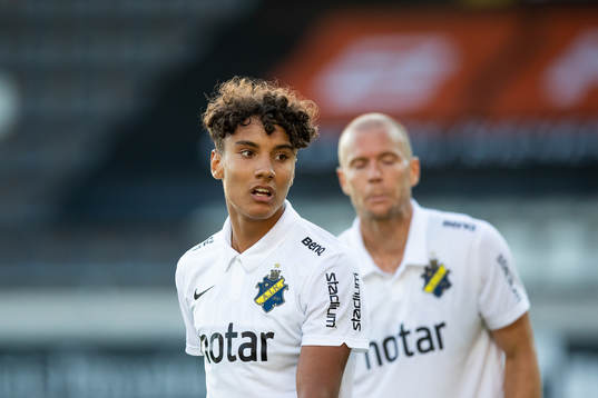 s Robin Tihi och Per Karlsson deppar i slutet av