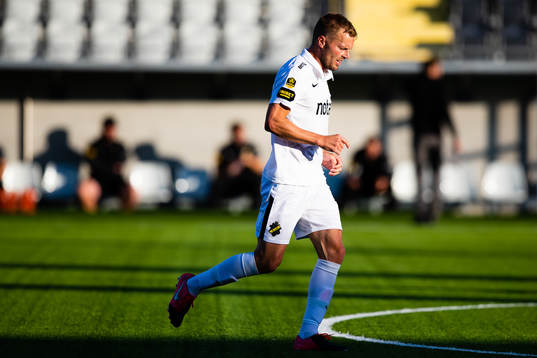 s Sebastian Larsson