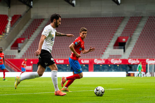 Örebros Nahir Besara mot Helsingborgs Max Svensson