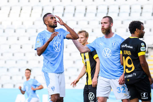 Malmö FFs Isaac Kiese Thelin och Jo Inge Berget deppar