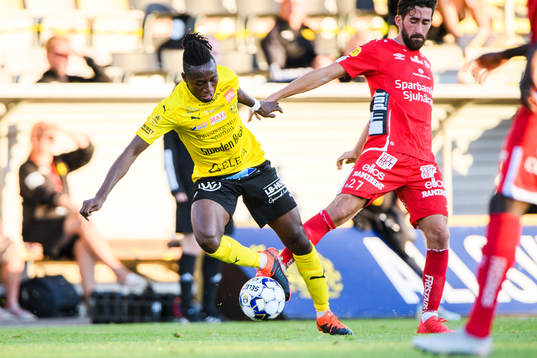 Mjällbys Mamudo Moro och Elfsborgs Frederik Holst