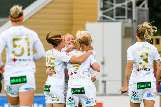 Rosengårds spelare jublar