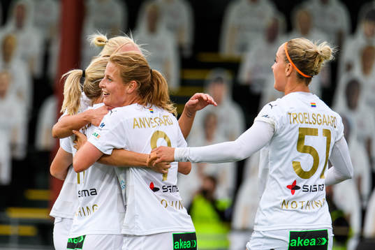 Rosengårds Anna Anvegård, Caroline Seger och Sanne