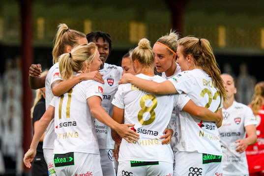Rosengårds spelare jublar