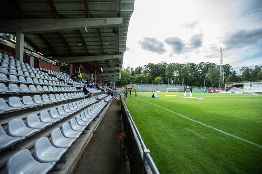 Tomma läktare på Stadsparksvallen