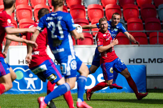 Östers Stefan Karlsson och Sundsvalls Dennis Olsson