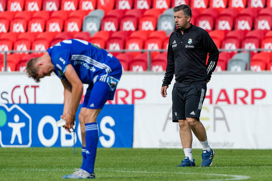 Östers tränare Dennis Velic deppar