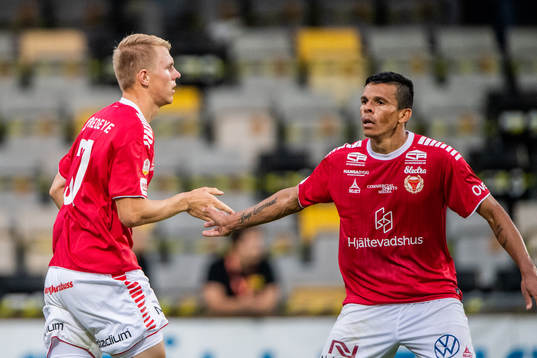 Kalmars Edvin Crona och Romario Pereira Sipiao jublar