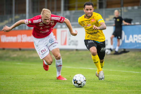 Mjällbys Mohanad Jeahze  och Kalmars Isak Magnusson