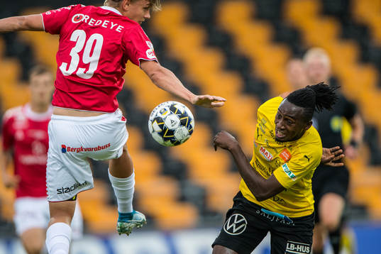 Kalmars Isak Magnusson och Mjällbys Mamudo Moro