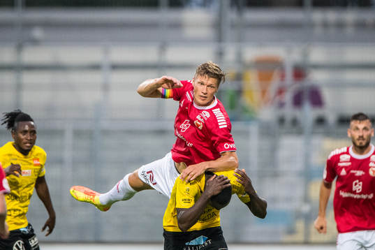 Mjällbys Mamudo Moro  och Kalmars Viktor Elm